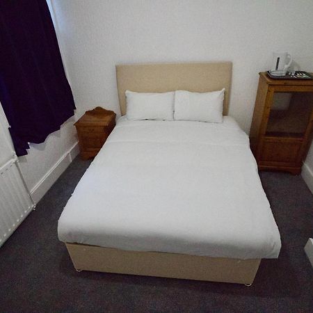 Gatwick Birchwood Lodge With Holiday Parking Horley Exterior photo