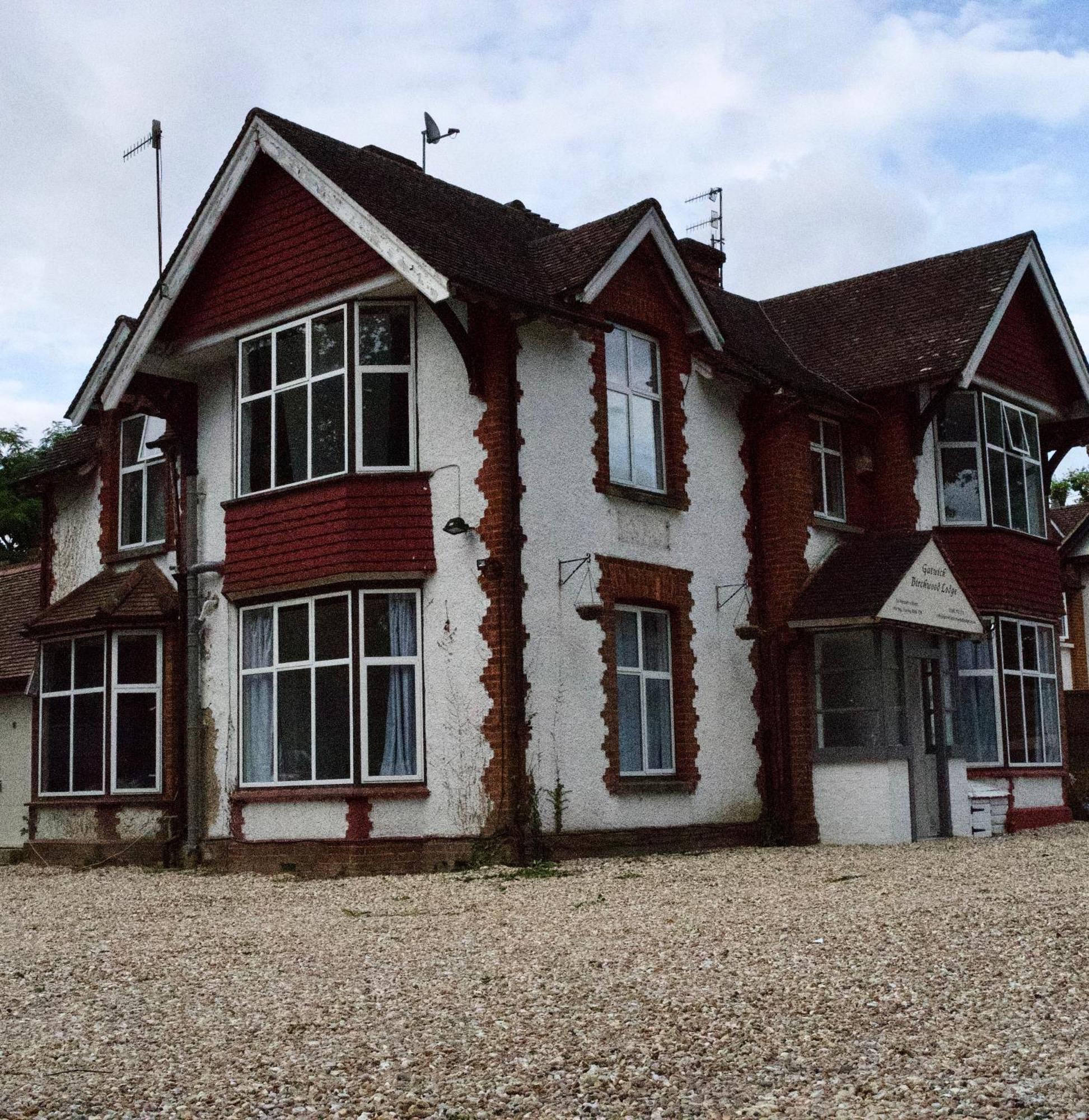 Gatwick Birchwood Lodge With Holiday Parking Horley Exterior photo