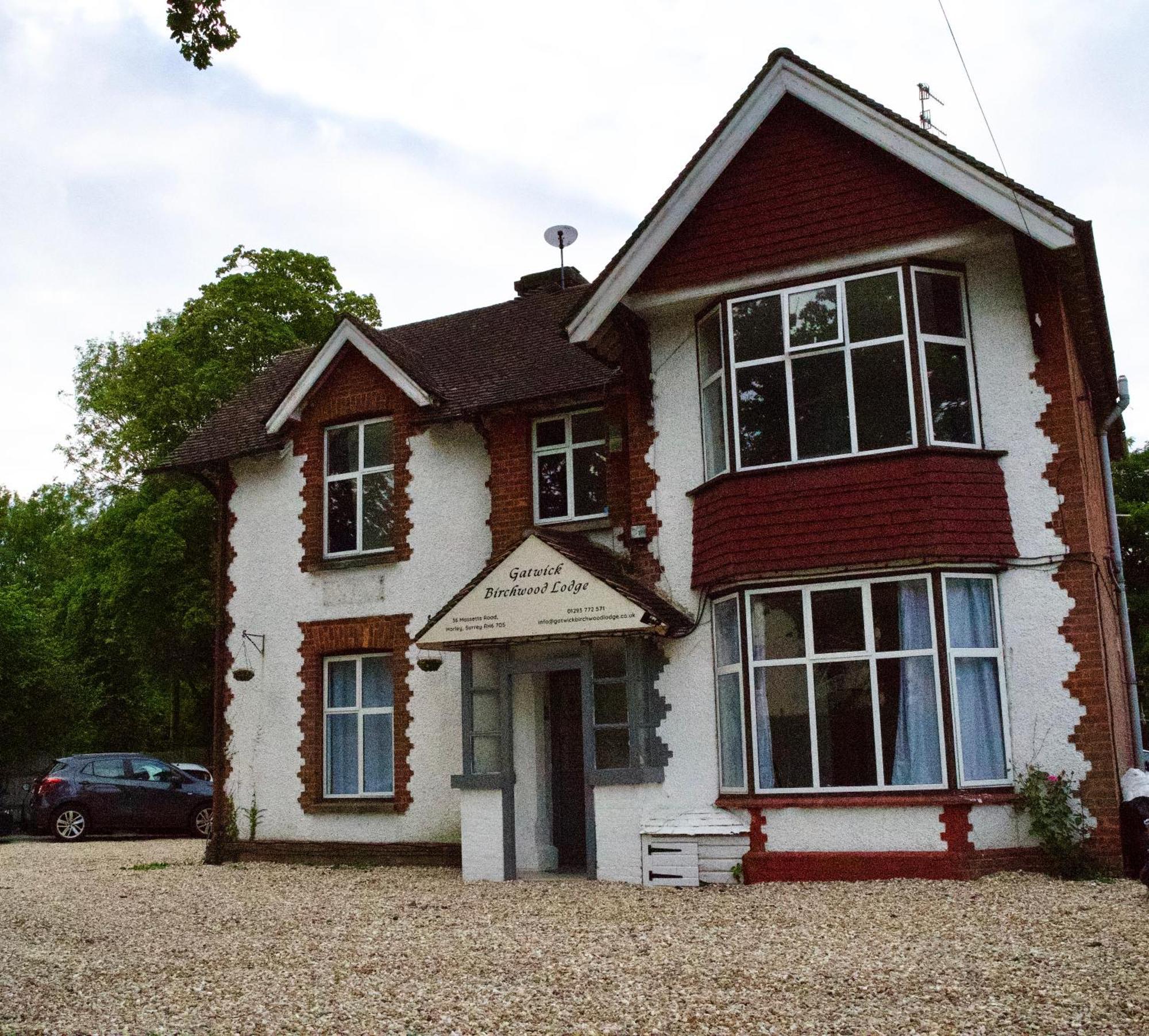 Gatwick Birchwood Lodge With Holiday Parking Horley Exterior photo