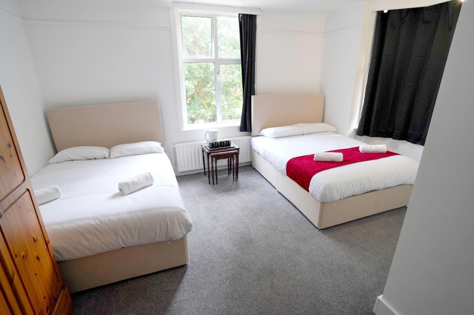 Gatwick Birchwood Lodge With Holiday Parking Horley Exterior photo