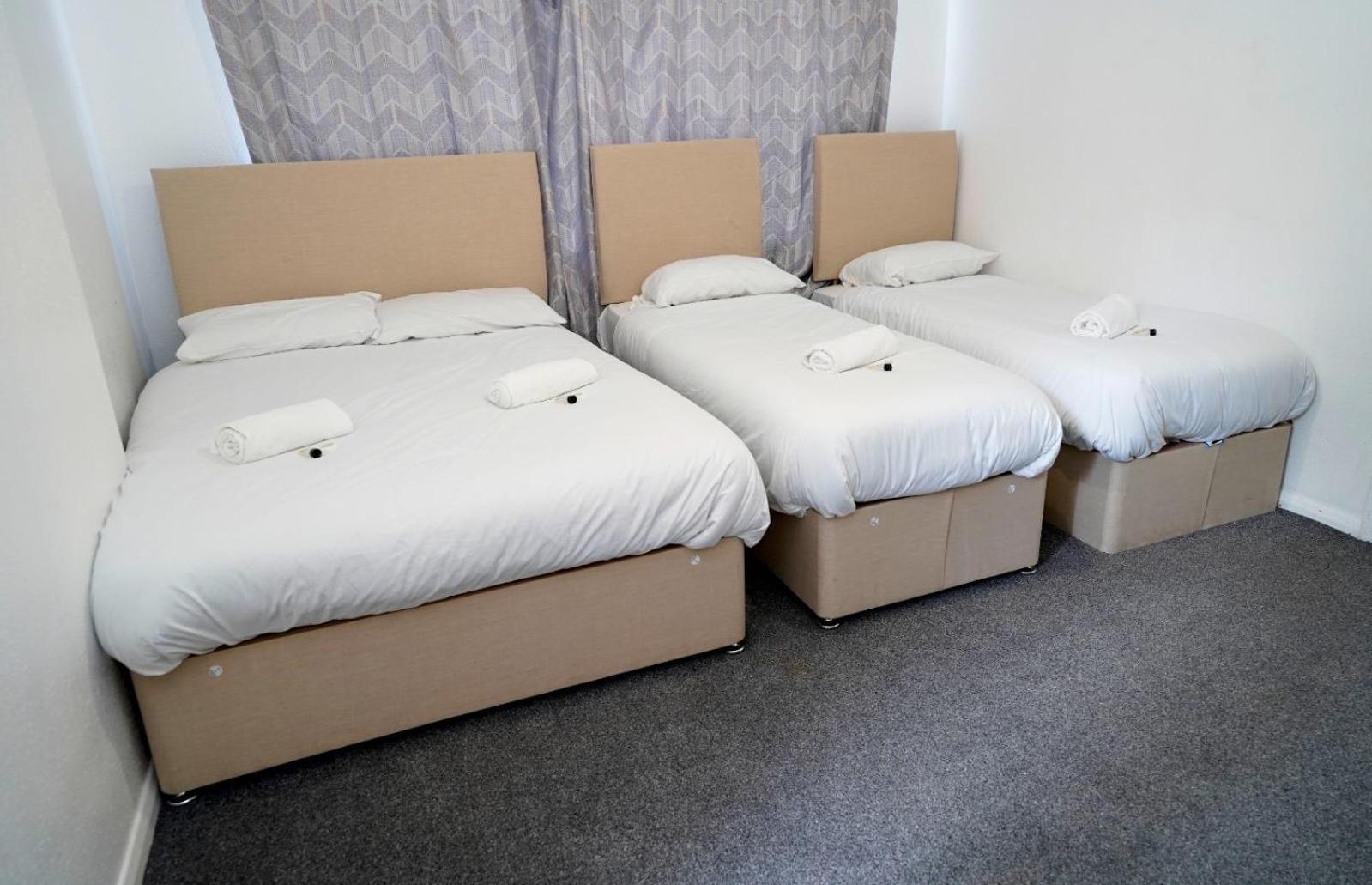 Gatwick Birchwood Lodge With Holiday Parking Horley Exterior photo
