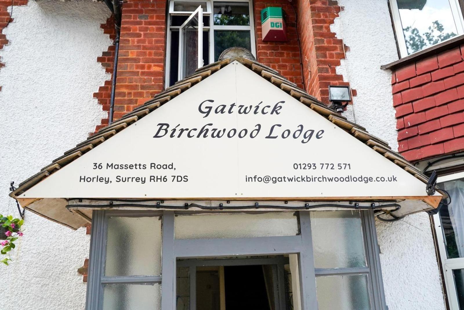 Gatwick Birchwood Lodge With Holiday Parking Horley Exterior photo