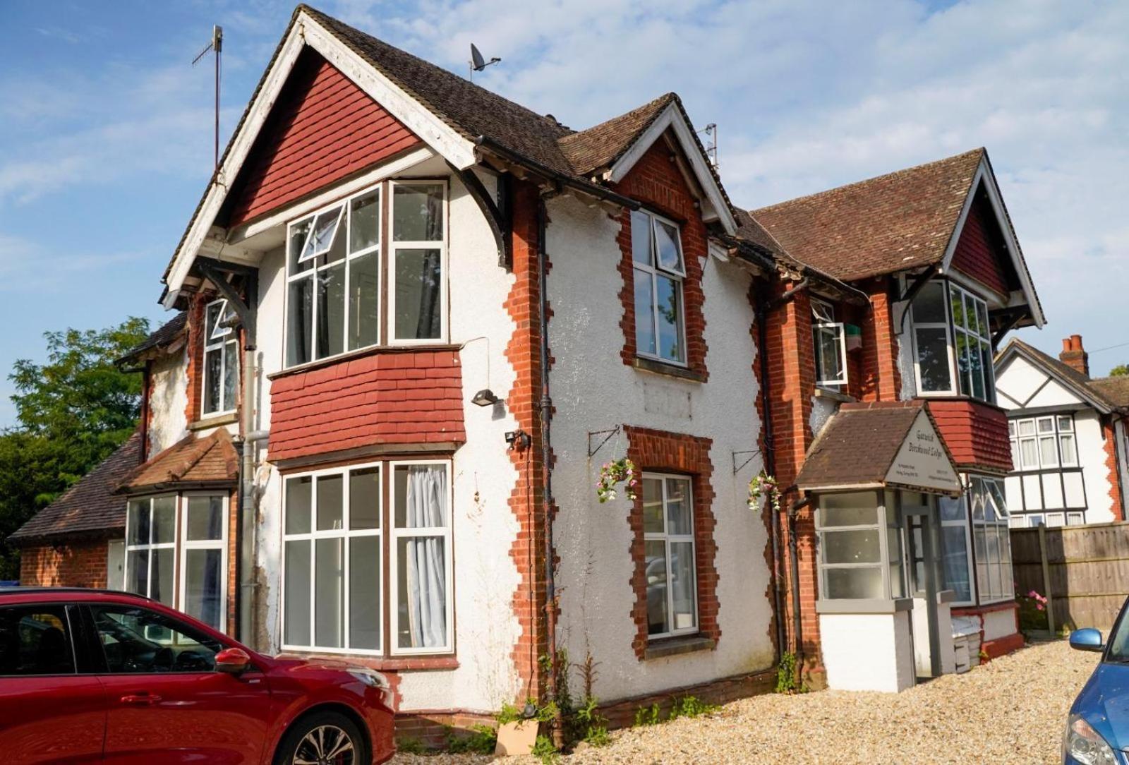 Gatwick Birchwood Lodge With Holiday Parking Horley Exterior photo